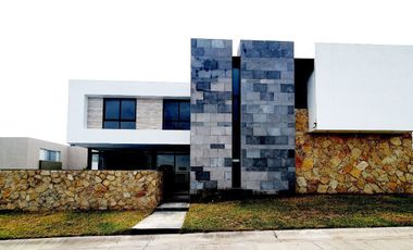 Casa en VENTA con ALBERCA Esquina FRACC PUNTA TIBURON