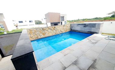 Casa en VENTA con ALBERCA Esquina FRACC PUNTA TIBURON