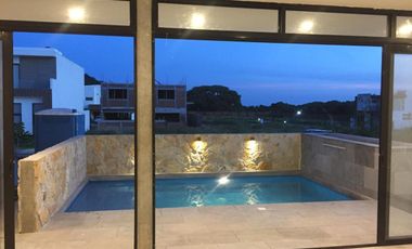 Casa en VENTA con ALBERCA Esquina FRACC PUNTA TIBURON