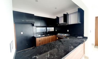 Casa en VENTA con ALBERCA Esquina FRACC PUNTA TIBURON