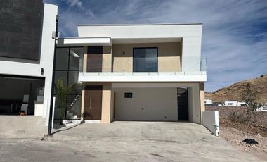 Valdivia II amplia casa 2 plantas, Estrene !!