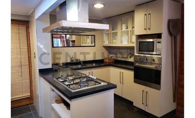 Se vende casa tipo sureño a orilla Laguna Aculeo