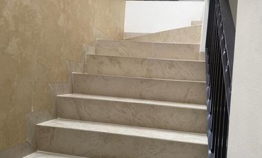 IMPECABLE CASA EN VENTA EN FRACCIONAMIENTO CAPELLANIA