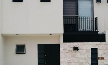 IMPECABLE CASA EN VENTA EN FRACCIONAMIENTO CAPELLANIA