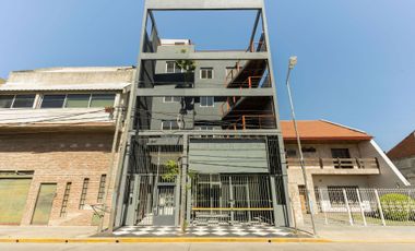 ALQUILER COMERCIAL-Edificio 4 pisos-Lomas Mirador