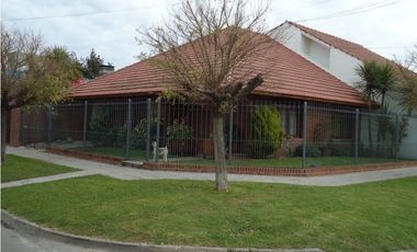 Chalet 3 ambientes en venta zona, Villa Primera