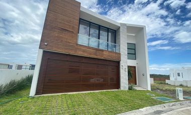 CASA EN VENTA CON ALBERCA EN FRACC. PUNTA TIBURON LAGUNA 5 RIVIERA VERACRUZANA