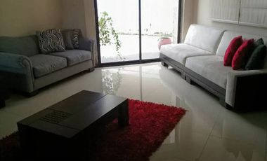 Alquilo amplio departamento en urbanización Jardines de San Felipe (J Luna)