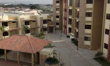 Alquilo amplio departamento en urbanización Jardines de San Felipe (J Luna)