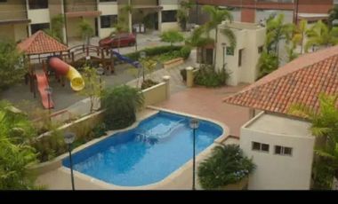 Alquilo amplio departamento en urbanización Jardines de San Felipe (J Luna)