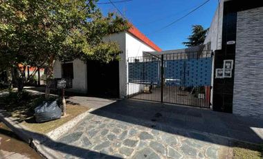 Casa con Departamento en venta en Ituzaingo Norte