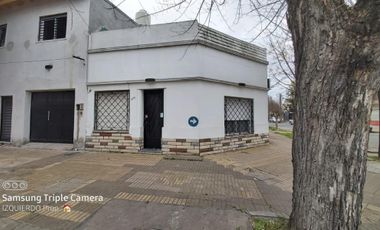 VENTA Casa lote propio  - 3 amb. con terraza - Buena ubicacion