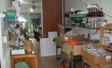 CASA 7 AMB. C/ GARAGE Y PISCINA - EXCELENTE