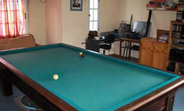 CASA 7 AMB. C/ GARAGE Y PISCINA - EXCELENTE