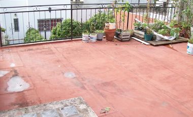 CASA 7 AMB. C/ GARAGE Y PISCINA - EXCELENTE