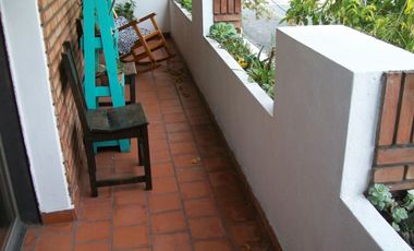 CASA 7 AMB. C/ GARAGE Y PISCINA - EXCELENTE