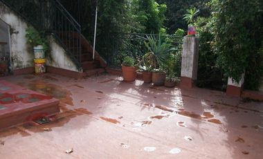 CASA 7 AMB. C/ GARAGE Y PISCINA - EXCELENTE