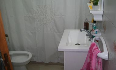 CASA 7 AMB. C/ GARAGE Y PISCINA - EXCELENTE