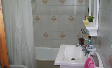 CASA 7 AMB. C/ GARAGE Y PISCINA - EXCELENTE