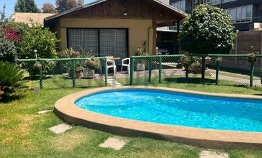 AMPLIA CASA 5 DOR 2 BAÑOS, CON PISCINA