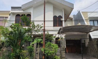 Rumah Dharmahusada Indah Barat STRATEGIS SIAP HUNI MARMER