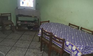 PH 4 AMBIENTES, TIPO CASA, AL FRENTE EN MORON. EXCELENTE OPORTUNIDAD. VENTA URGENTE.