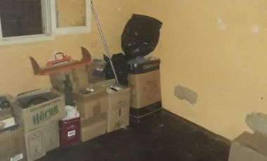 PH 4 AMBIENTES, TIPO CASA, AL FRENTE EN MORON. EXCELENTE OPORTUNIDAD. VENTA URGENTE.