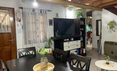 Departamento Tipo Casa en venta en Bernal Oeste