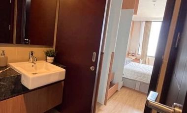 Disewakan 1 unit apartemen baru di Permata Hijau Suites, Kebayoran Lama.