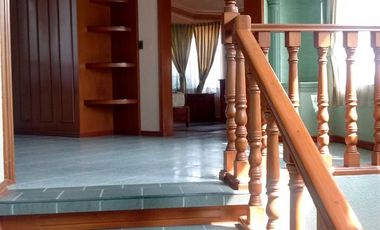 Casa en venta con amplio jardín en coto privado