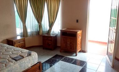 Casa en venta con amplio jardín en coto privado