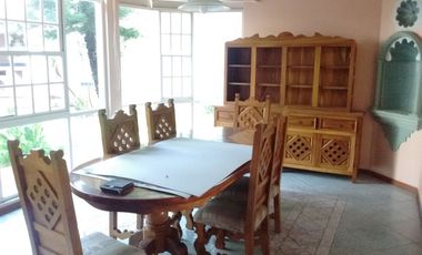 Casa en venta con amplio jardín en coto privado