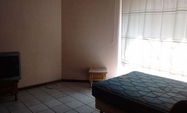 Casa en venta con amplio jardín en coto privado