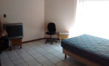 Casa en venta con amplio jardín en coto privado