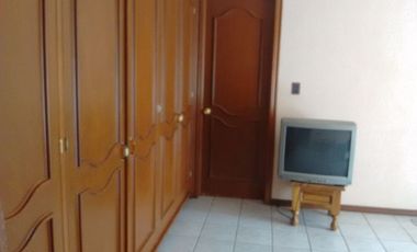 Casa en venta con amplio jardín en coto privado