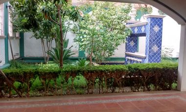 Casa en venta con amplio jardín en coto privado