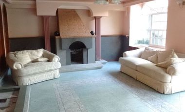 Casa en venta con amplio jardín en coto privado