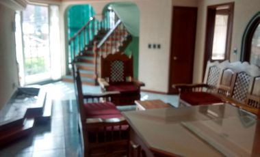 Casa en venta con amplio jardín en coto privado