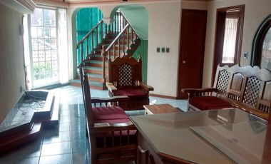 Casa en venta con amplio jardín en coto privado