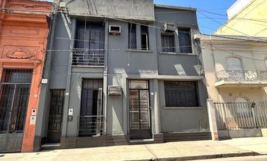 Amplio PH de 3 dormitorios   patio en VENTA, Balcarce al 200, Barrio Norte