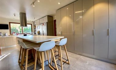 Casa en Venta en Rayén | Casa en Venta | (5D4B) | Vitacura | One Propiedades