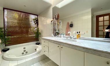 Casa en Venta en Rayén | Casa en Venta | (5D4B) | Vitacura | One Propiedades