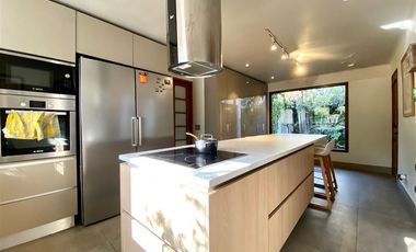 Casa en Venta en Rayén | Casa en Venta | (5D4B) | Vitacura | One Propiedades