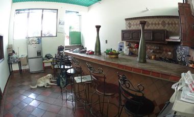 casa en venta en el contento. Cod V19422