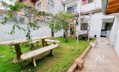 ALQUILER – DEPARTAMENTO / PH TIPO CASA – 3 AMBIENTES + ESTUDIO CON JARDÍN – BOULOGNE