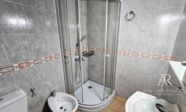 ALQUILER – DEPARTAMENTO / PH TIPO CASA – 3 AMBIENTES + ESTUDIO CON JARDÍN – BOULOGNE