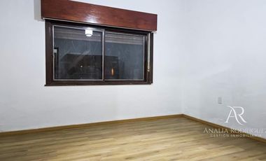 ALQUILER – DEPARTAMENTO / PH TIPO CASA – 3 AMBIENTES + ESTUDIO CON JARDÍN – BOULOGNE