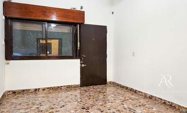 ALQUILER – DEPARTAMENTO / PH TIPO CASA – 3 AMBIENTES + ESTUDIO CON JARDÍN – BOULOGNE