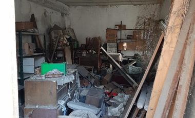 VENTA - CASA PH DE 3 AMBIENTES AL CONTRAFRENTE SE ENCUENTRA A RECICLAR - MORON
