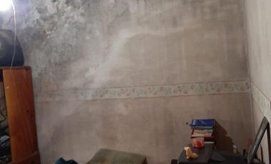 VENTA - CASA PH DE 3 AMBIENTES AL CONTRAFRENTE SE ENCUENTRA A RECICLAR - MORON